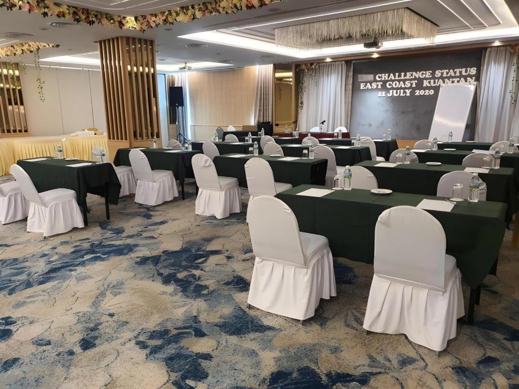 Mega View Hotel Kuantan Esterno foto